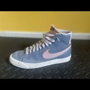 Nike | Blazer Mid ’77 Vintage | Custom | Pastel Blue & Pink